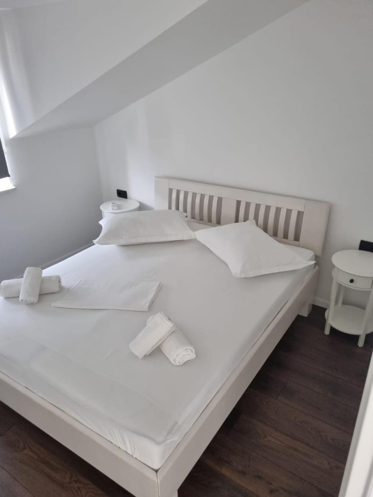 Superior Apartments Luka Бол Екстер'єр фото