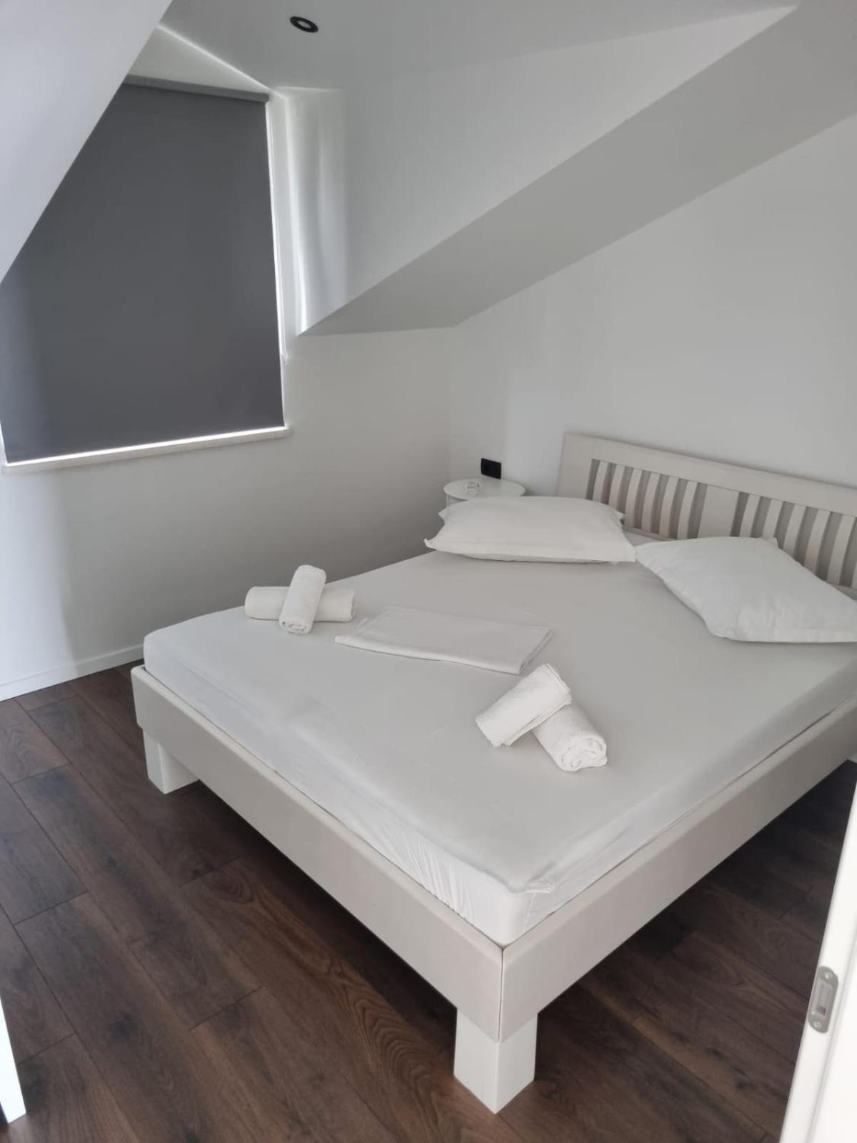 Superior Apartments Luka Бол Екстер'єр фото