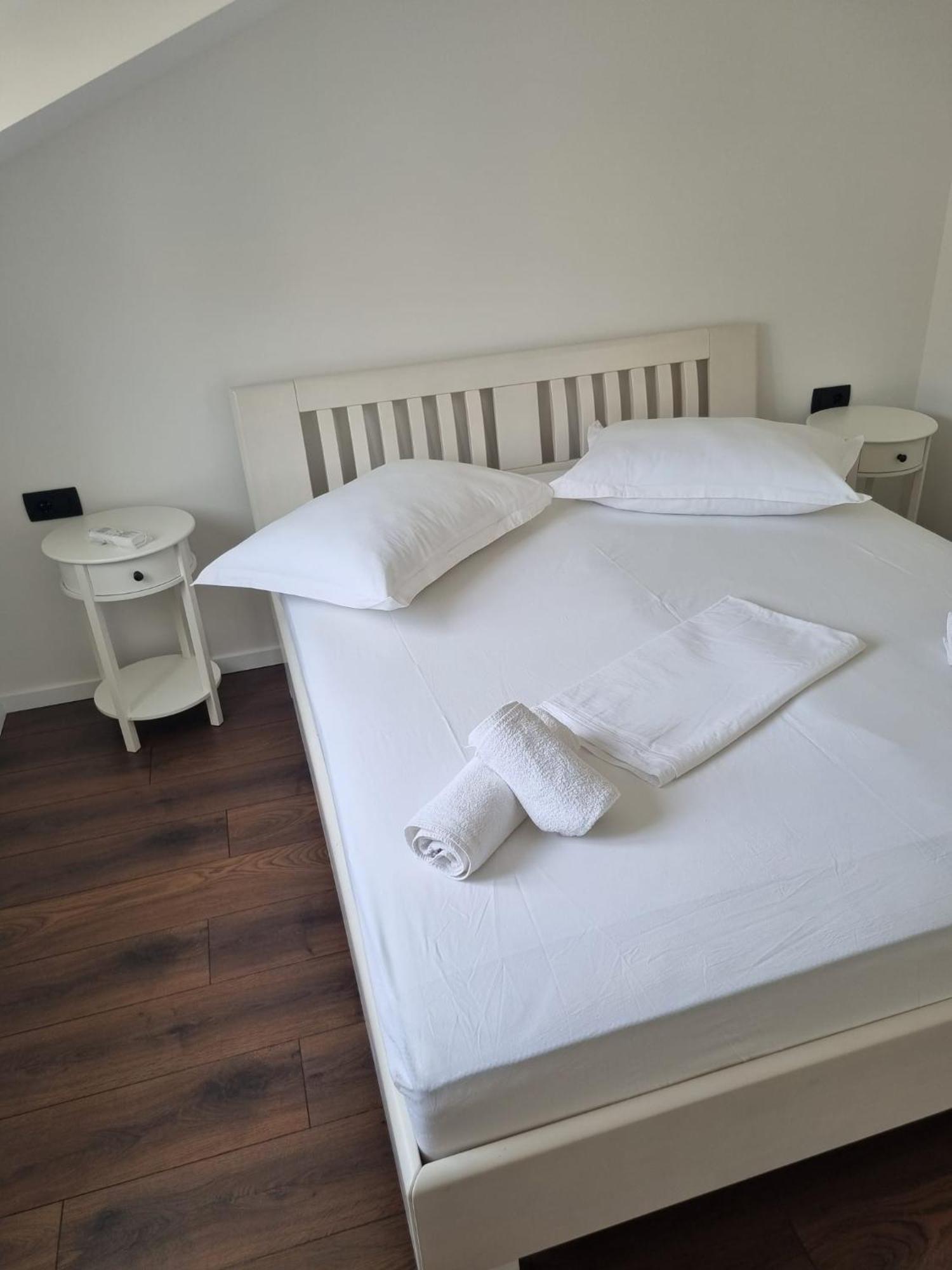 Superior Apartments Luka Бол Екстер'єр фото