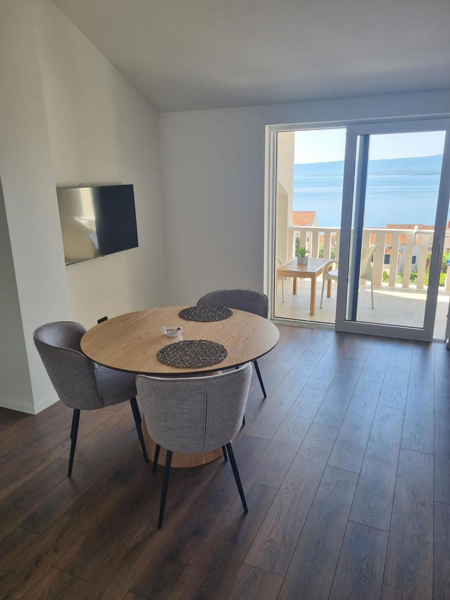 Superior Apartments Luka Бол Екстер'єр фото